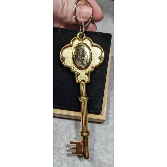 Disney's Grand Floridian Skeleton Key Souvenir Keychain - Picture 4 of 4